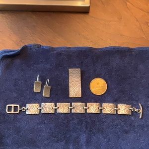 SOUL FLOWER bracelet, earrings and pendant set.